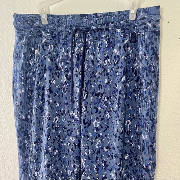 Athleta Women's Avenue Wide Leg Crop Pant size 10 - Picture 3 of 15